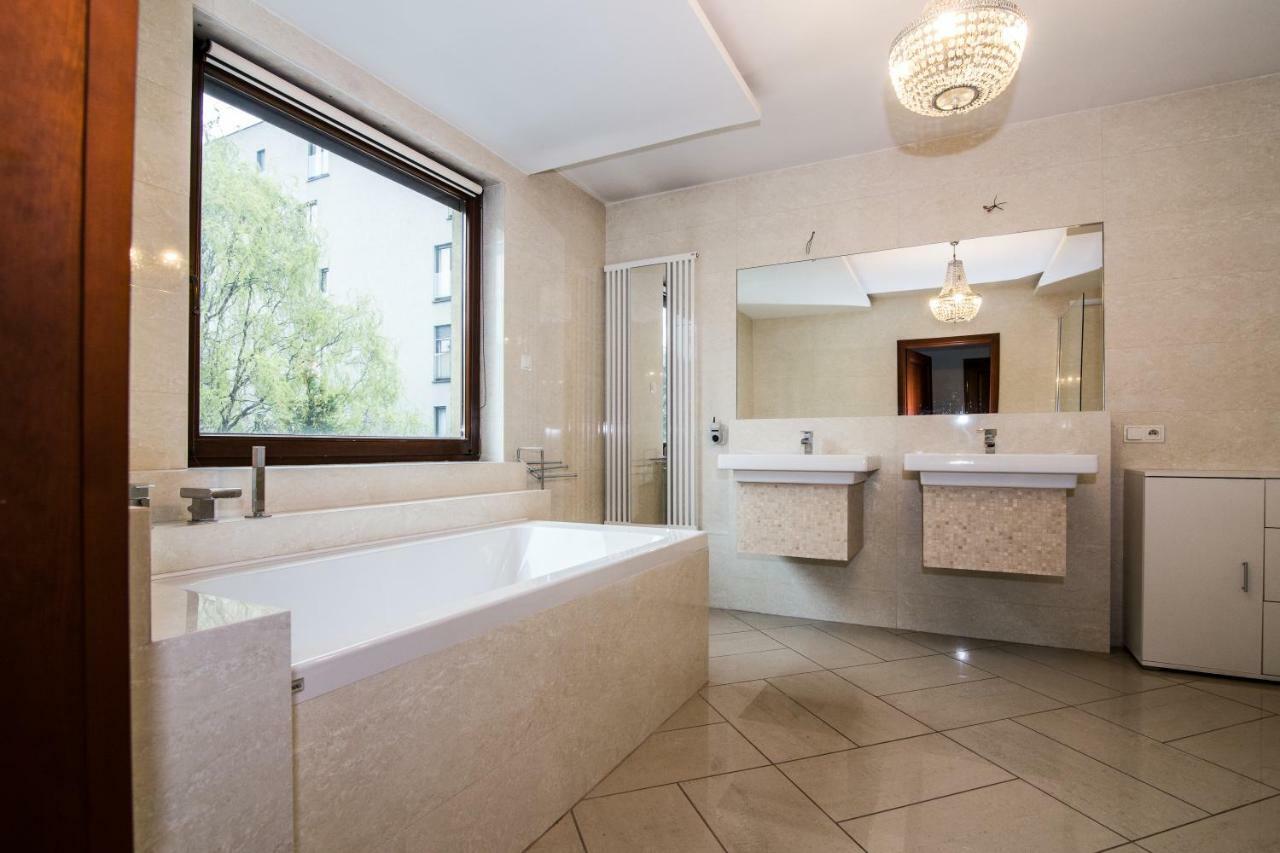 Apartamenty Hierowskiego 60G Катовице Екстериор снимка